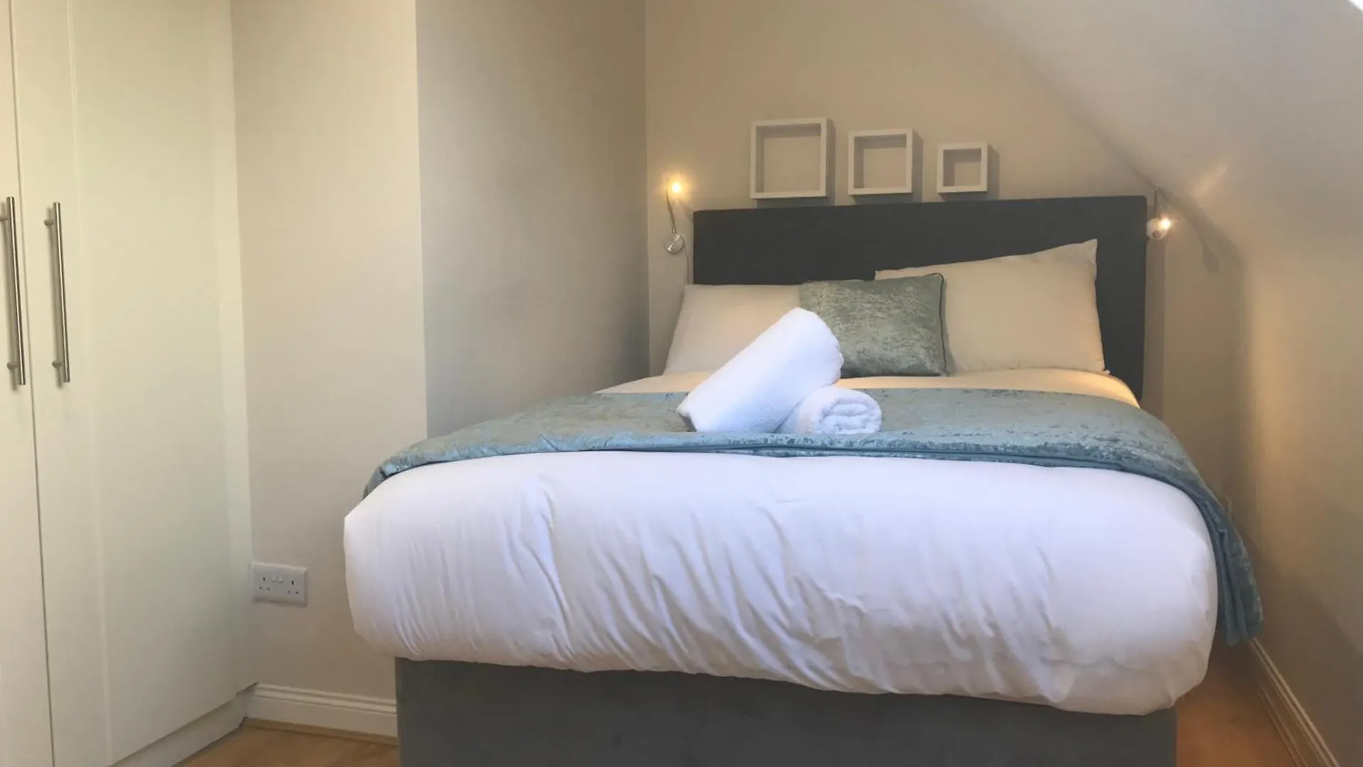 4 Bed Duplex Apartment, Belfast 0*,
